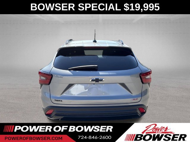 Used 2024 Chevrolet Trax RS w/ Sunroof Package FWD image 4