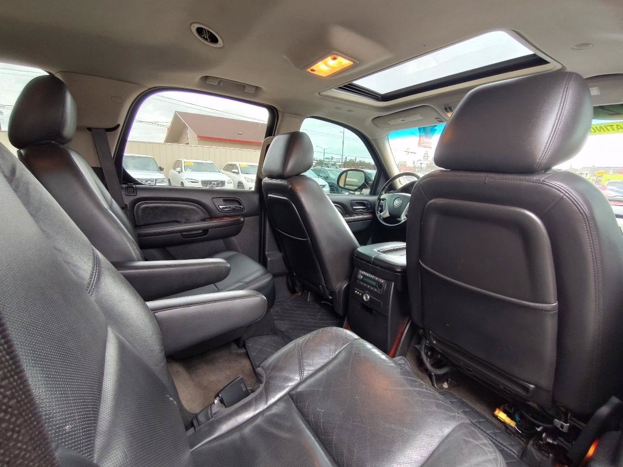 Used 2012 Cadillac Escalade Luxury RWD image 36