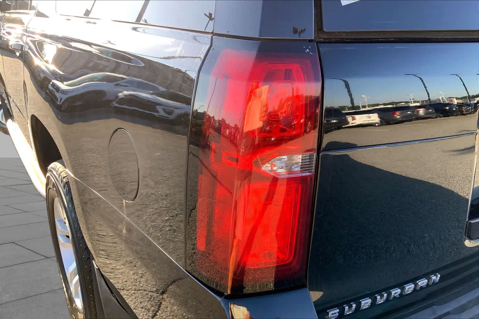 Used 2019 Chevrolet Suburban LT AWD/4WD image 27
