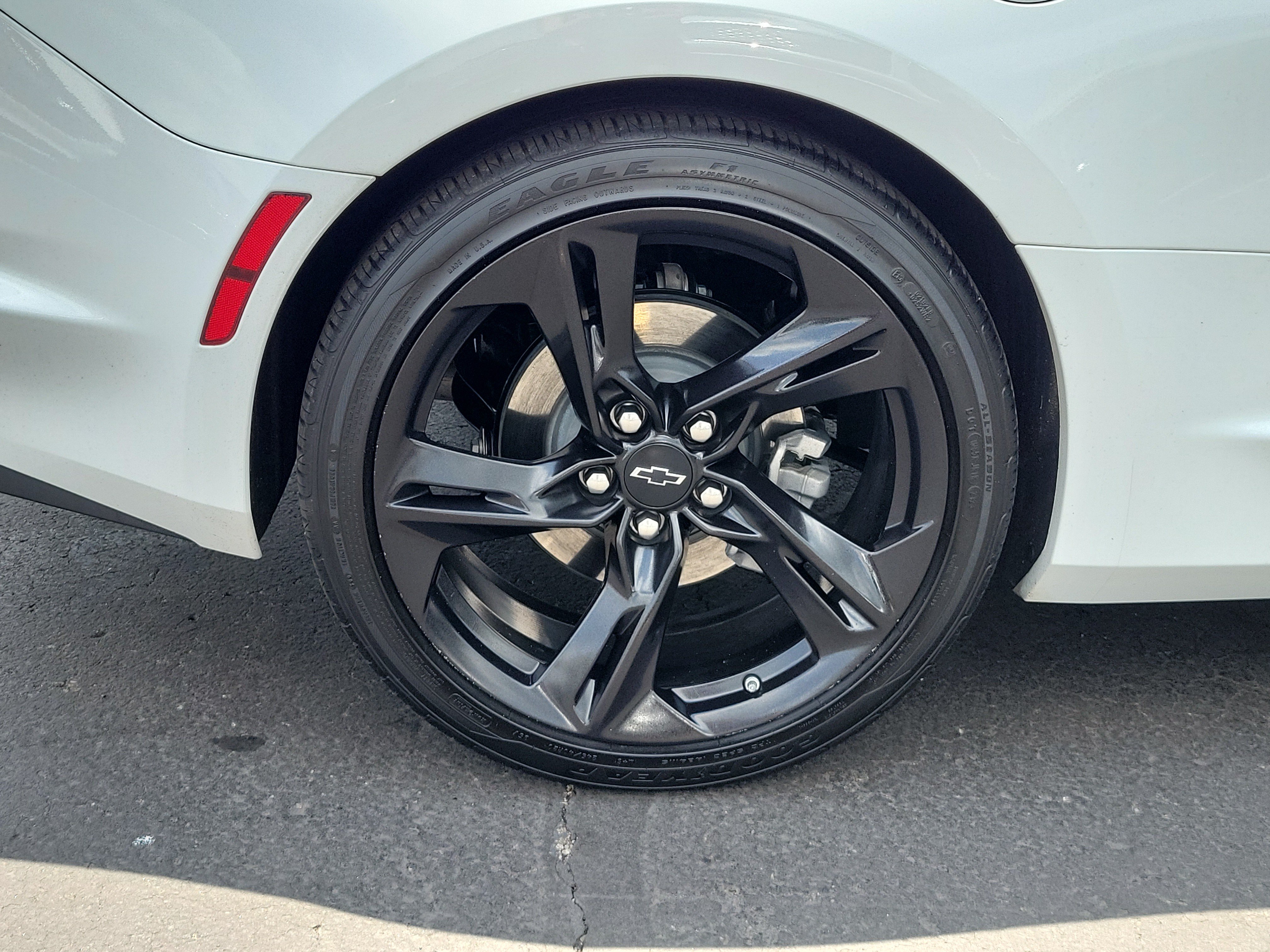Used 2023 Chevrolet Camaro LT RWD image 5