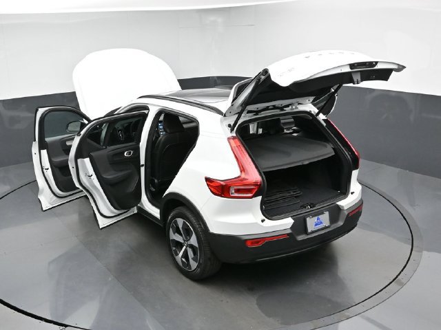 Used 2024 Volvo XC40 B5 Plus AWD/4WD image 47