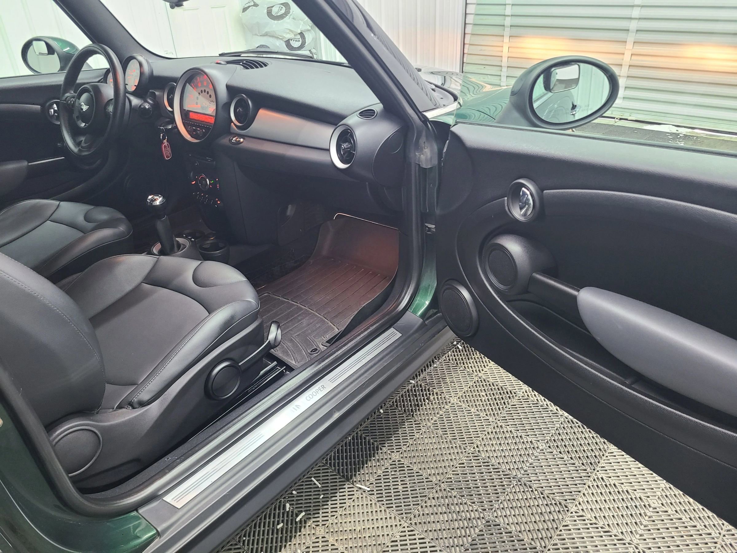 Used 2011 MINI Cooper Convertible image 36