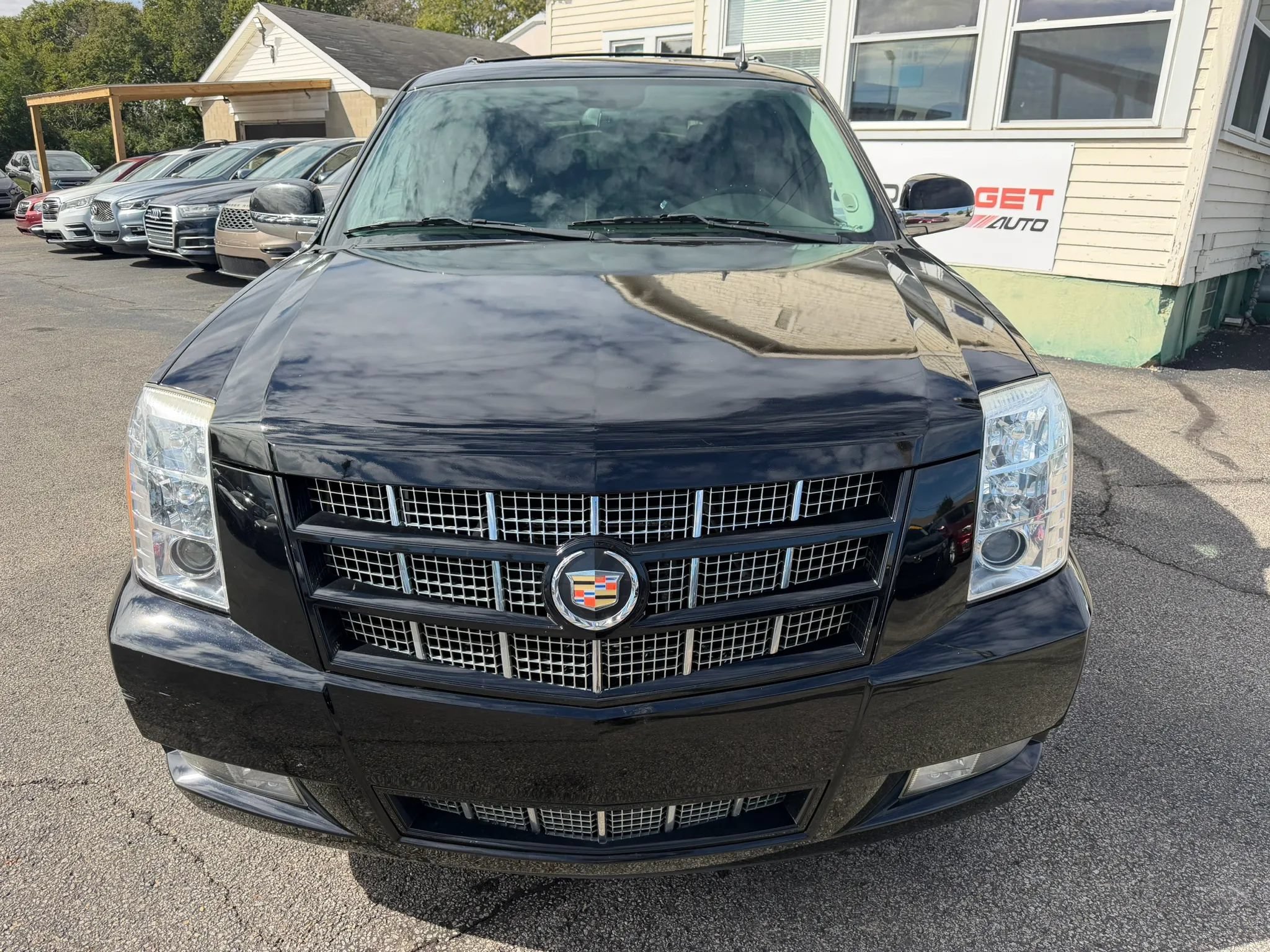 Used 2014 Cadillac Escalade Premium AWD/4WD image 4