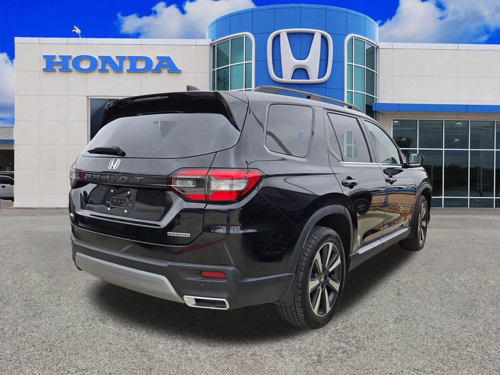Used 2023 Honda Pilot Touring image 2