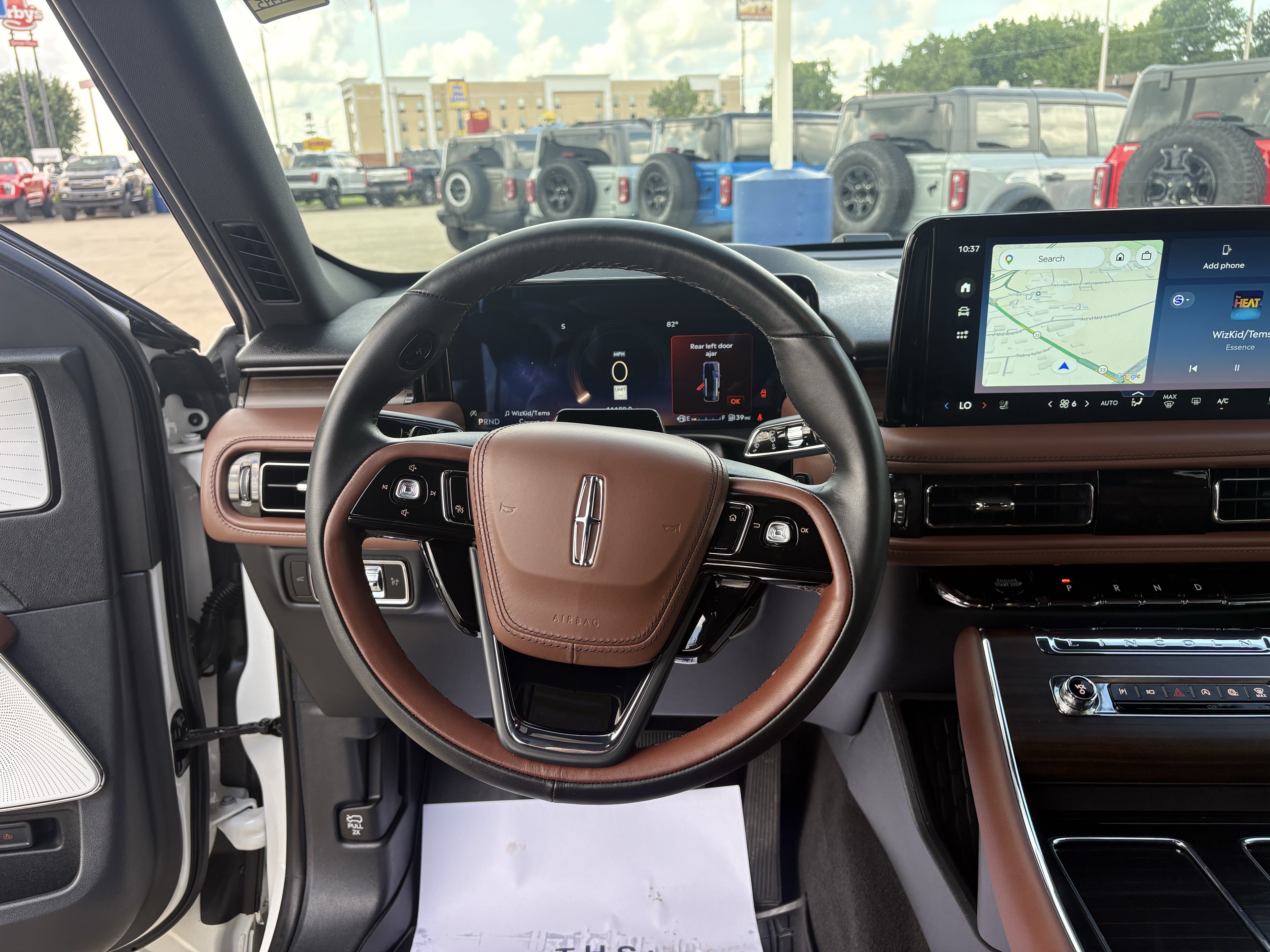 Used 2025 Lincoln Aviator Reserve w/ Equipment Group 201A AWD/4WD image 16