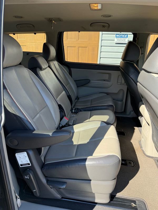 Used 2017 Kia Sedona LX w/ LX Essentials Premium Package image 14
