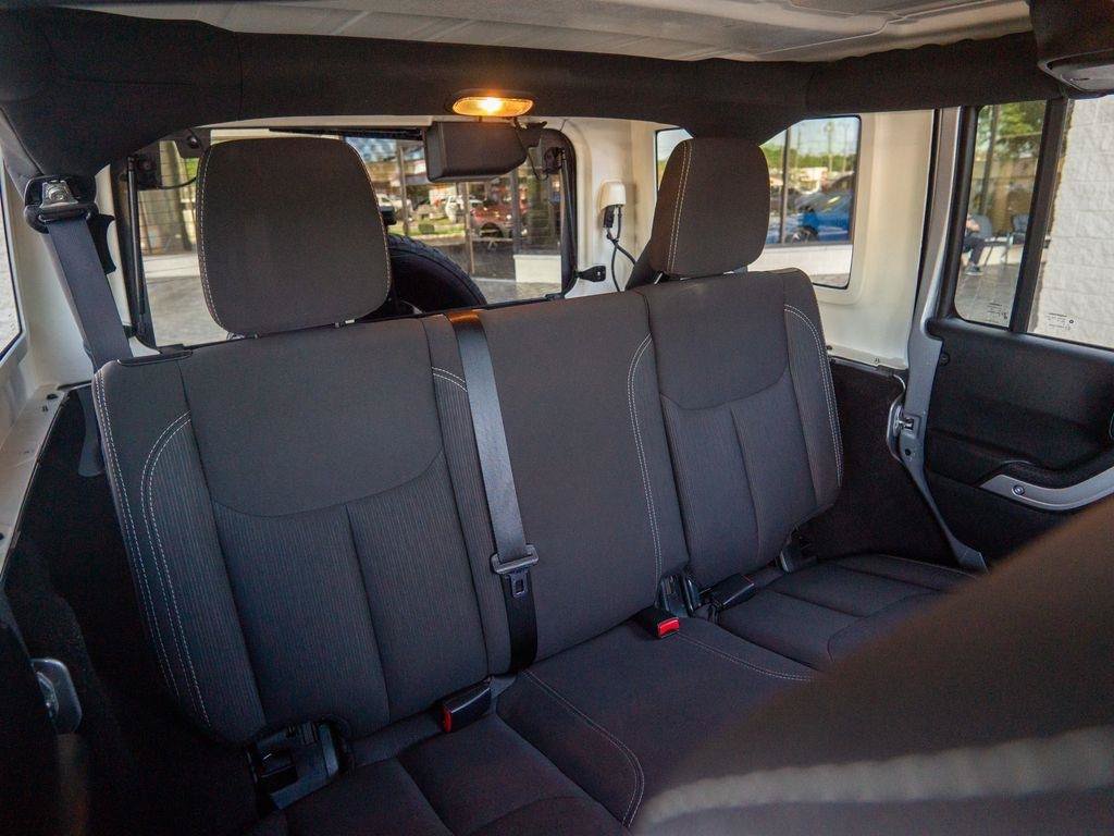 Used 2018 Jeep Wrangler Unlimited Sahara AWD/4WD image 23