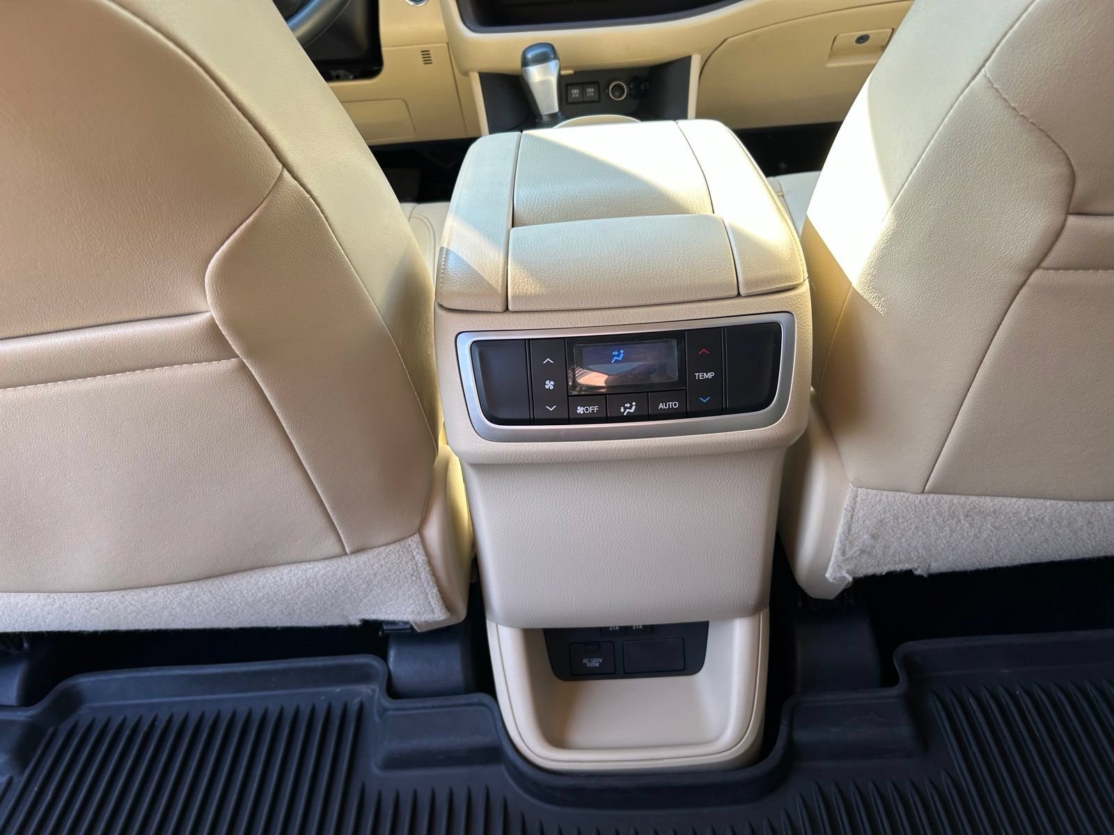 Used 2018 Toyota Highlander XLE AWD/4WD image 26