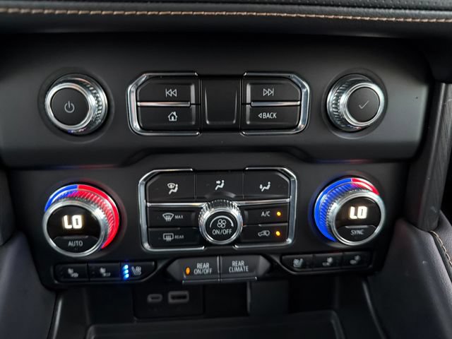 Used 2024 GMC Yukon AT4 w/ Technology Package AWD/4WD image 13
