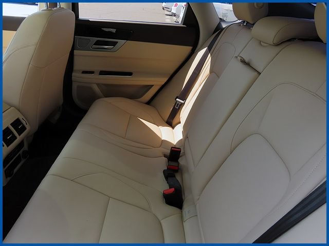 Used 2018 Jaguar XF Premium AWD/4WD image 10