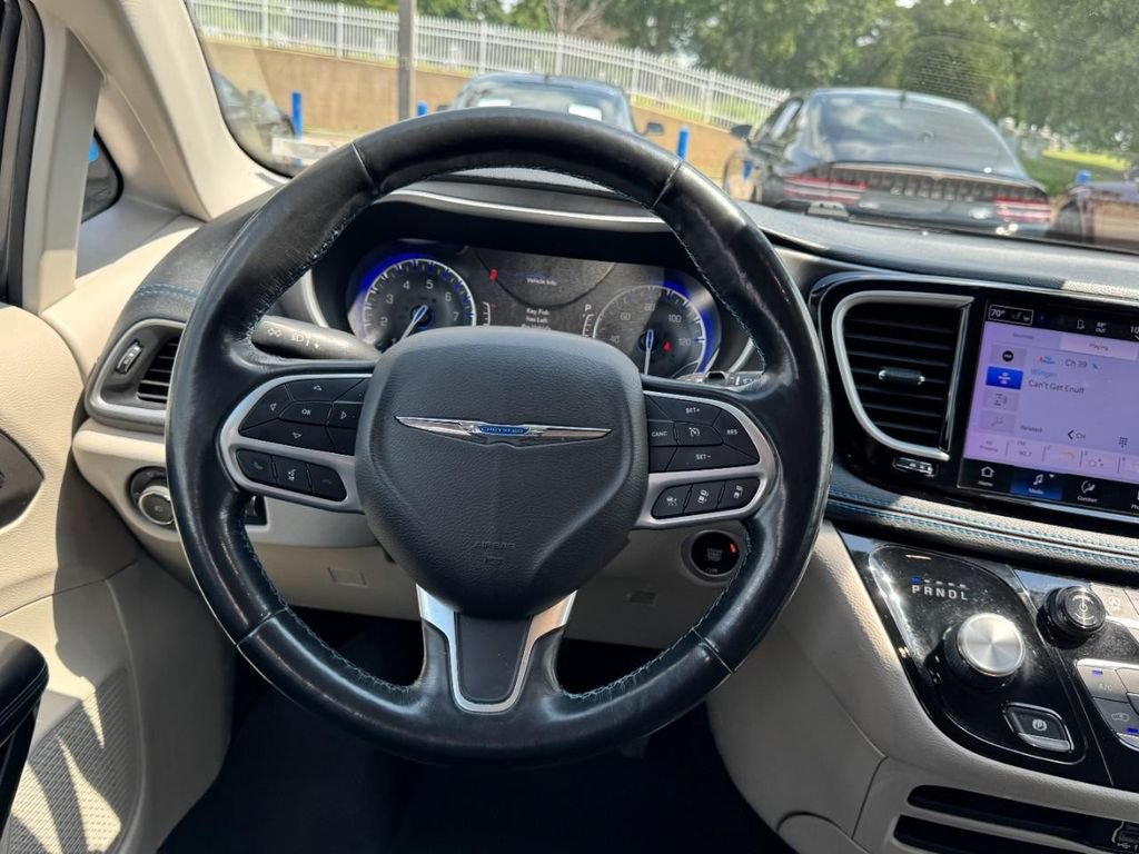 Used 2021 Chrysler Pacifica Touring-L FWD image 13