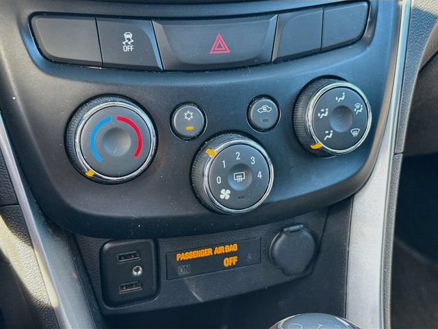 Used 2020 Chevrolet Trax LT w/ LT Convenience Package AWD/4WD image 20
