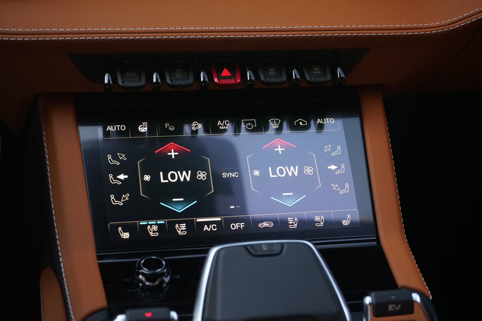 Used 2025 Lamborghini Urus SE image 20