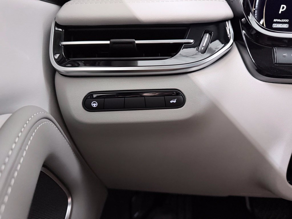New 2027 INFINITI QX60 Luxe w/ Cargo Package FWD image 24