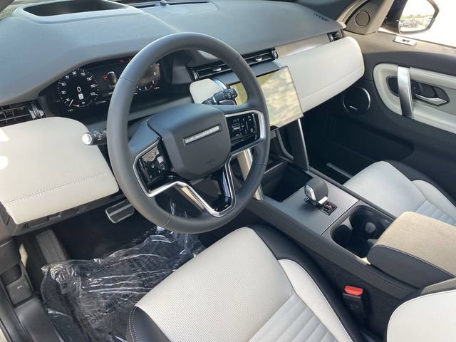 Used 2025 Land Rover Discovery Sport Dynamic SE AWD/4WD image 5