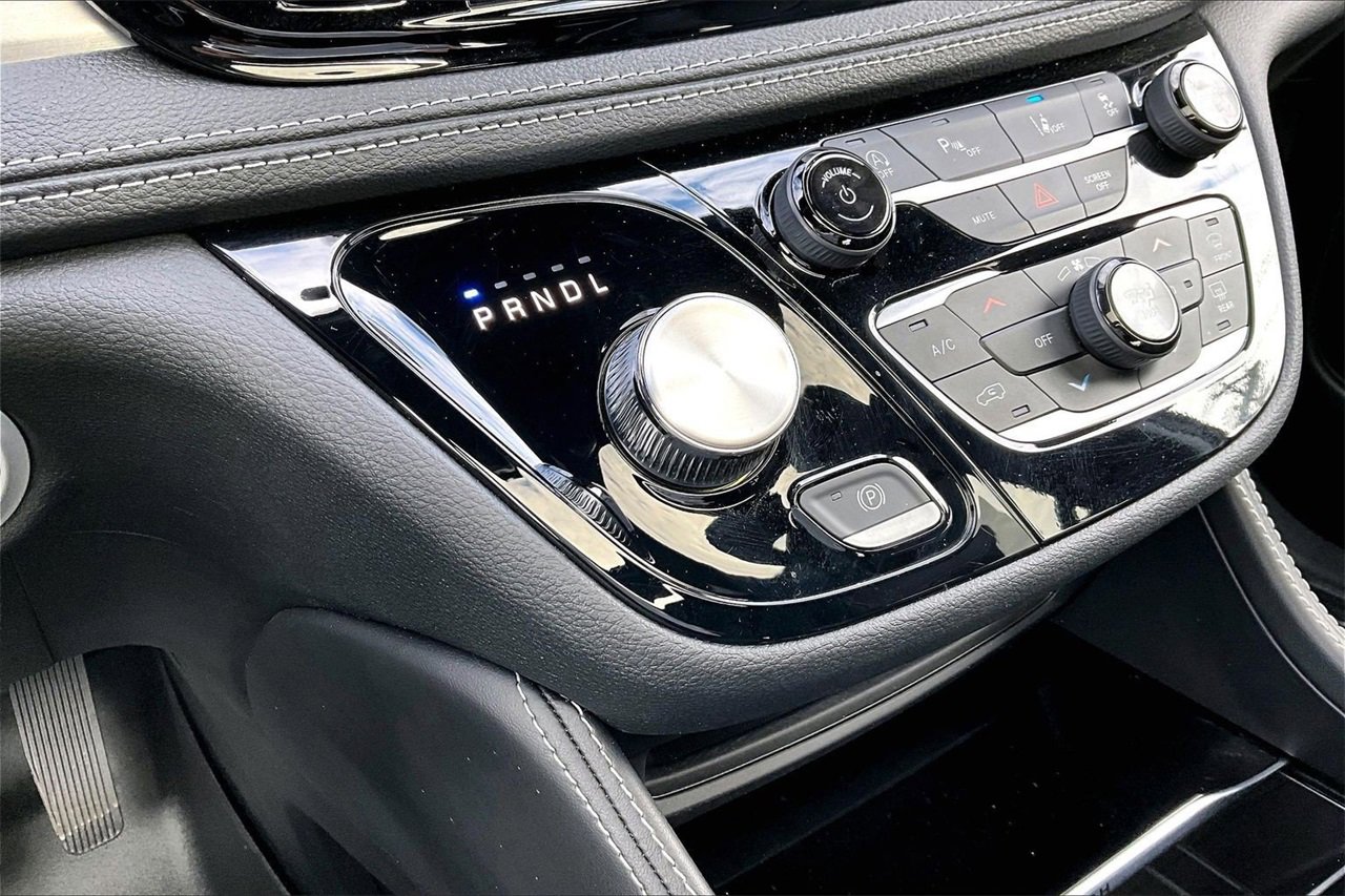 Used 2023 Chrysler Pacifica Limited w/ S Appearance Package image 31