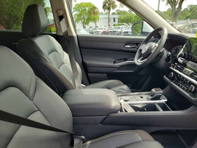 Used 2025 Nissan Pathfinder SL AWD/4WD image 35