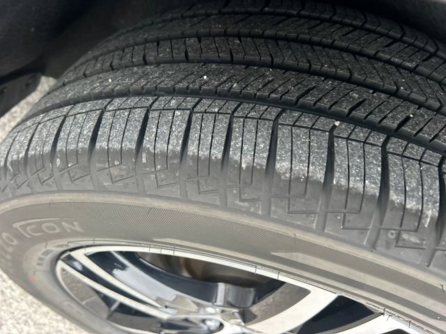 Used 2024 Volvo XC40 B5 Core image 48