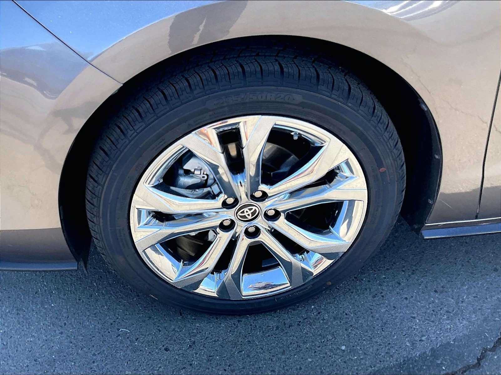 Used 2024 Toyota Sienna Platinum FWD image 12