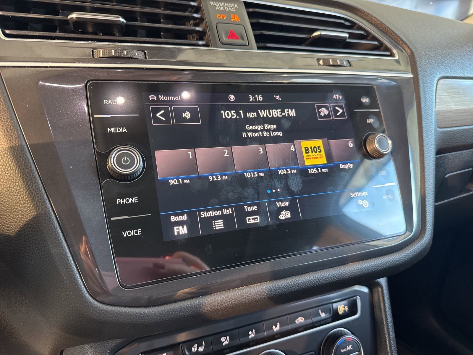 Used 2020 Volkswagen Tiguan SEL w/ 3rd Row Seat Package image 38