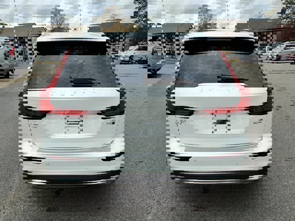 New 2026 Volvo V60 B5 Cross Country Plus w/ Protection Package Premier image 4
