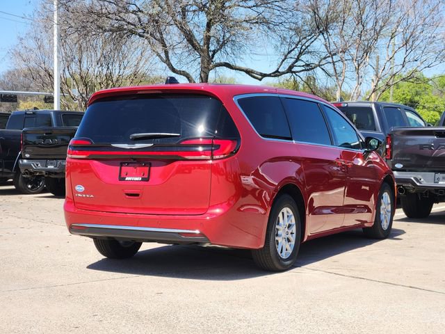 New 2026 Chrysler Pacifica Select image 3