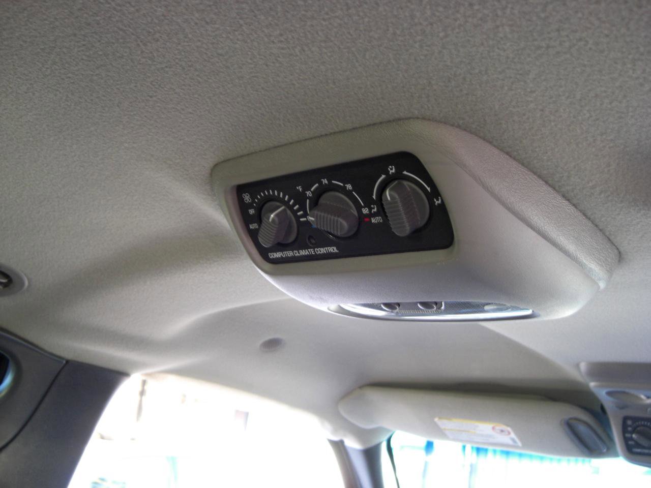 Used 2002 Chevrolet Suburban LT image 14