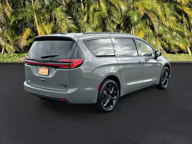 Used 2025 Chrysler Pacifica Limited w/ Uconnect Theater Family Group AWD/4WD image 5