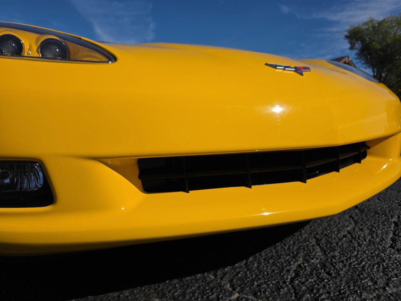 Used 2005 Chevrolet Corvette COUPE w/ Performance Handling Package image 34
