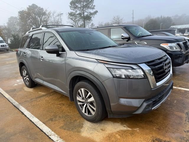 Used 2023 Nissan Pathfinder SL image 2