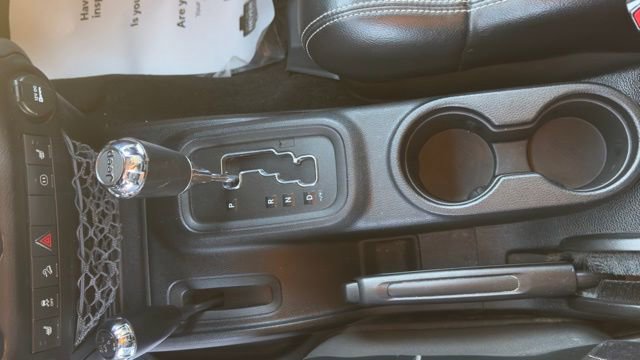 Used 2012 Jeep Wrangler Unlimited Rubicon w/ Connectivity Group image 17