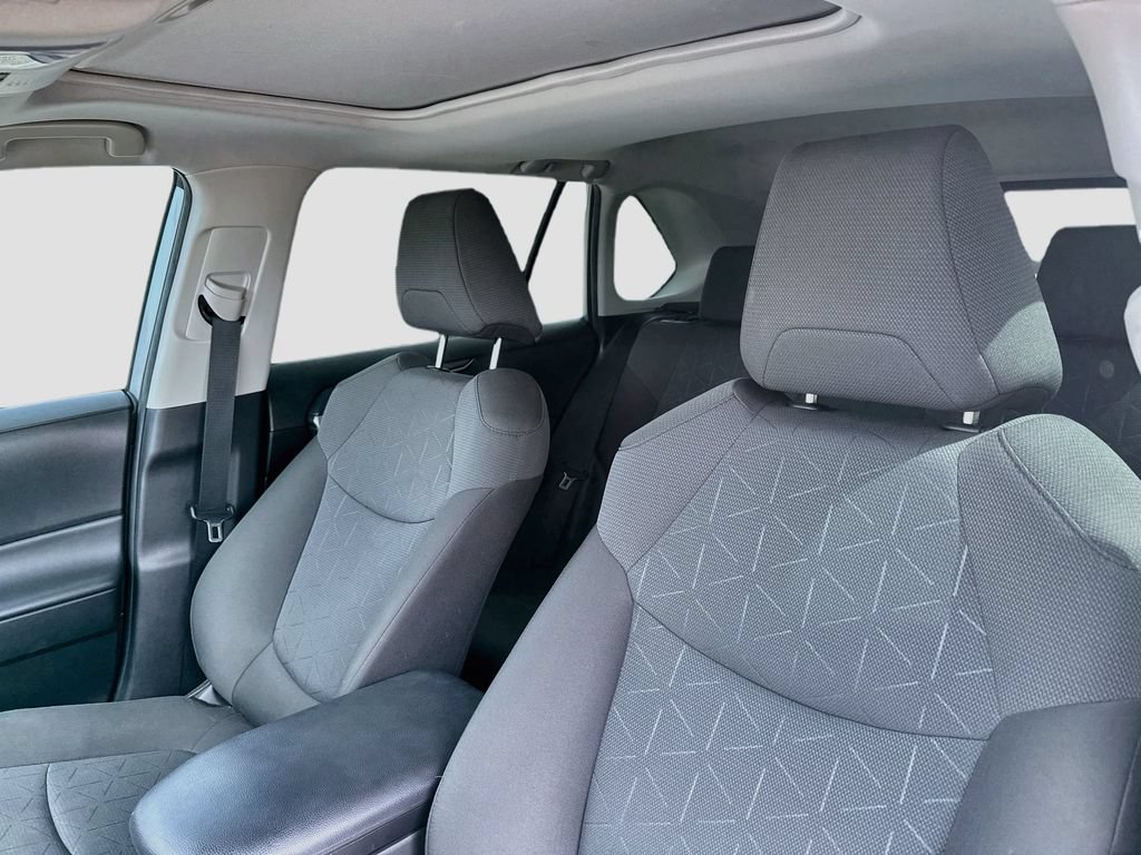 Used 2022 Toyota RAV4 XLE w/ Convenience Package FWD image 12