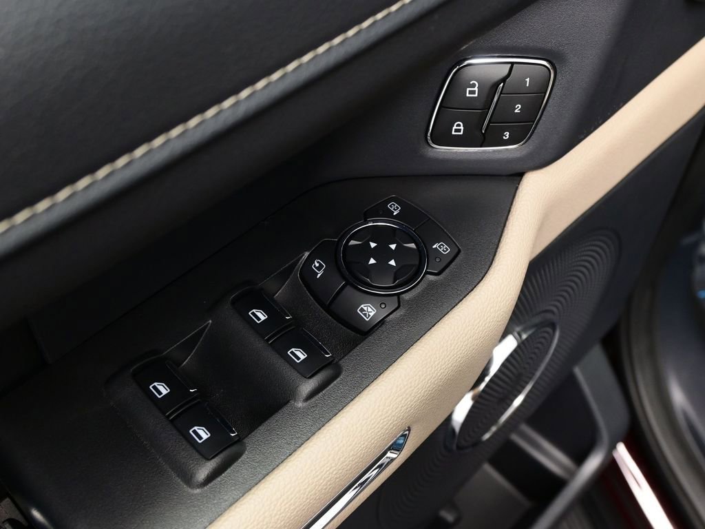 Used 2024 Ford Expedition XLT image 11