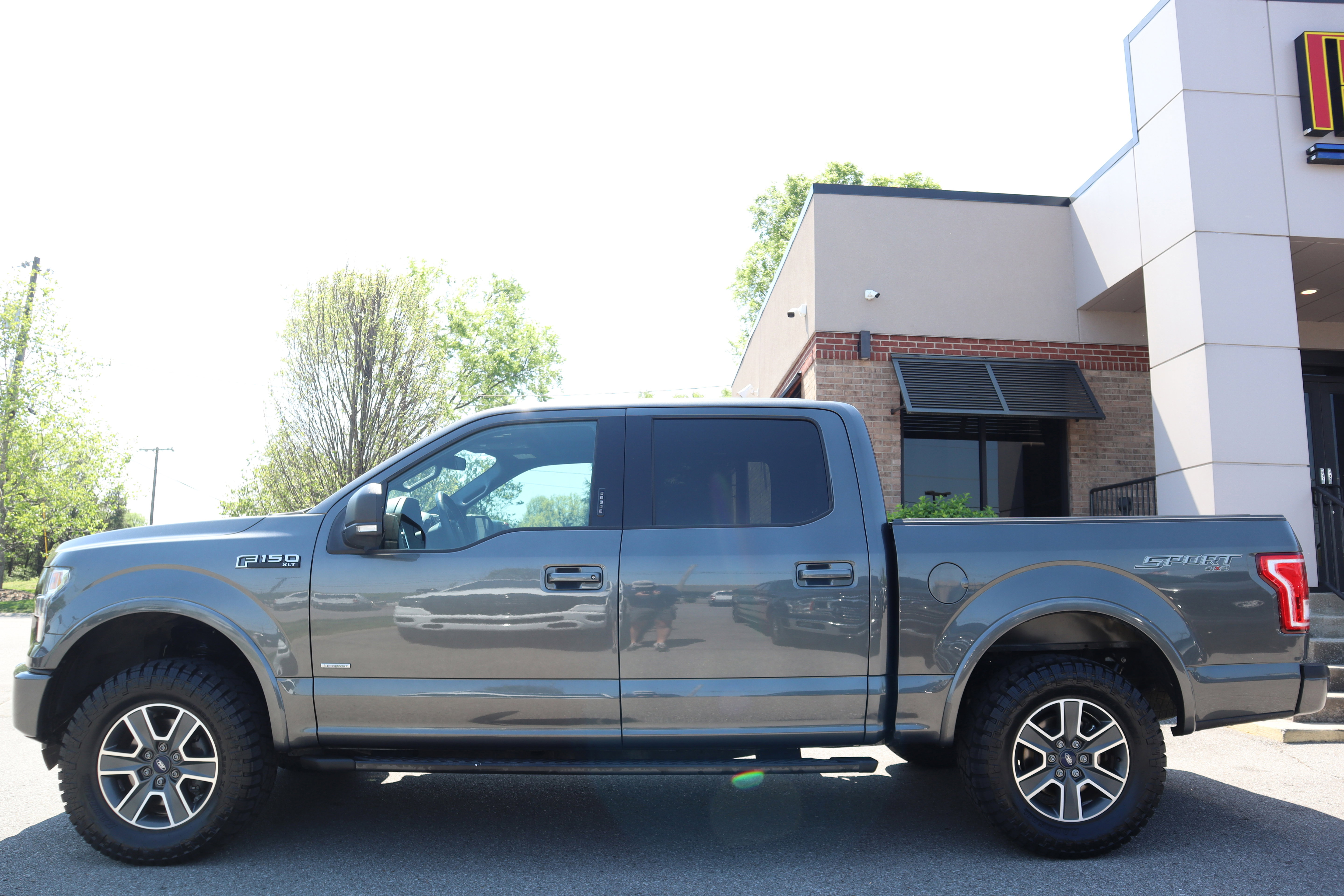 Used 2016 Ford F150 XLT w/ Equipment Group 302A Luxury image 10