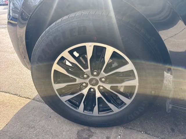 Used 2025 Ford Expedition Platinum image 11