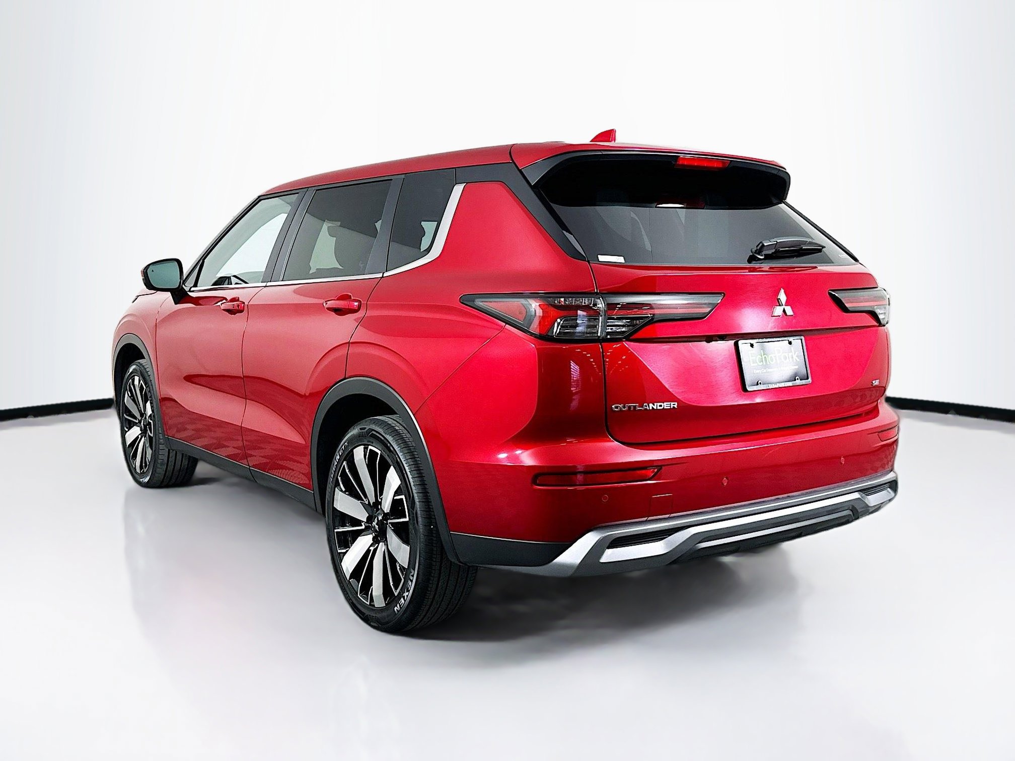 Used 2025 Mitsubishi Outlander SE image 5