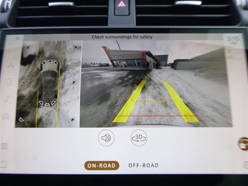 Used 2024 Land Rover Discovery S image 17