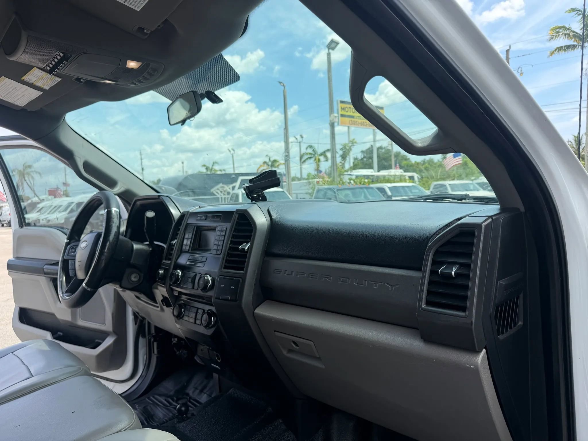 Used 2017 Ford F550 4x4 Crew Cab Super Duty image 18