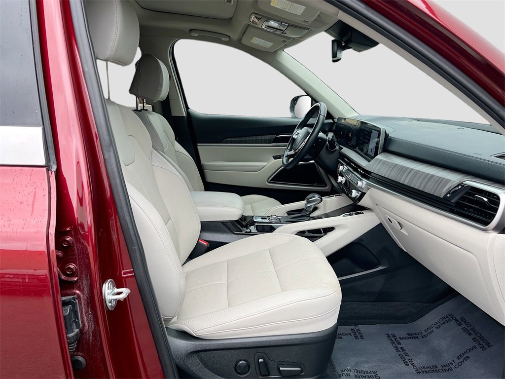 Used 2024 Kia Telluride EX w/ EX Captain's Chair Package image 32