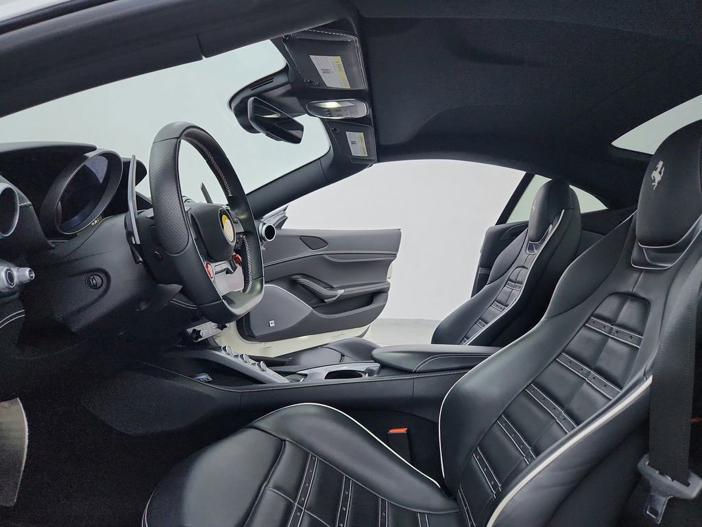 Used 2020 Ferrari Portofino Base image 16