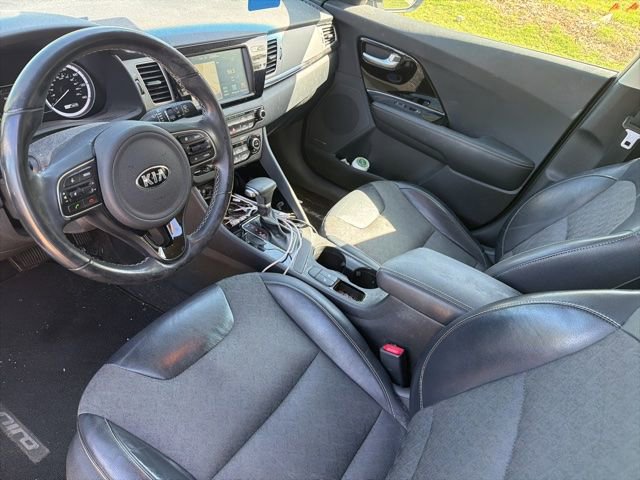 Used 2017 Kia Niro EX image 10