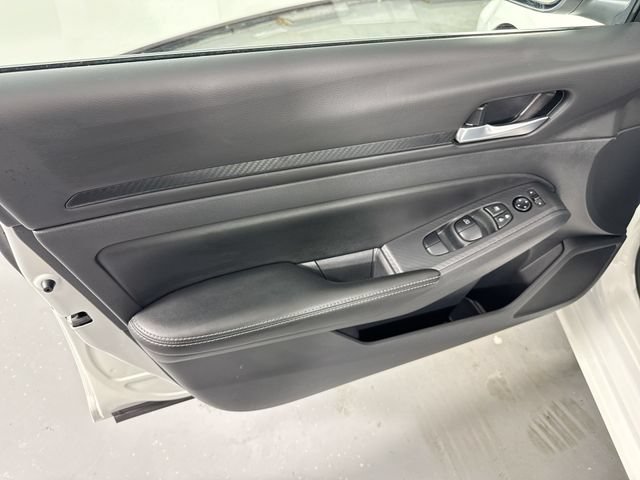 Used 2025 Nissan Altima 2.5 SV FWD image 19