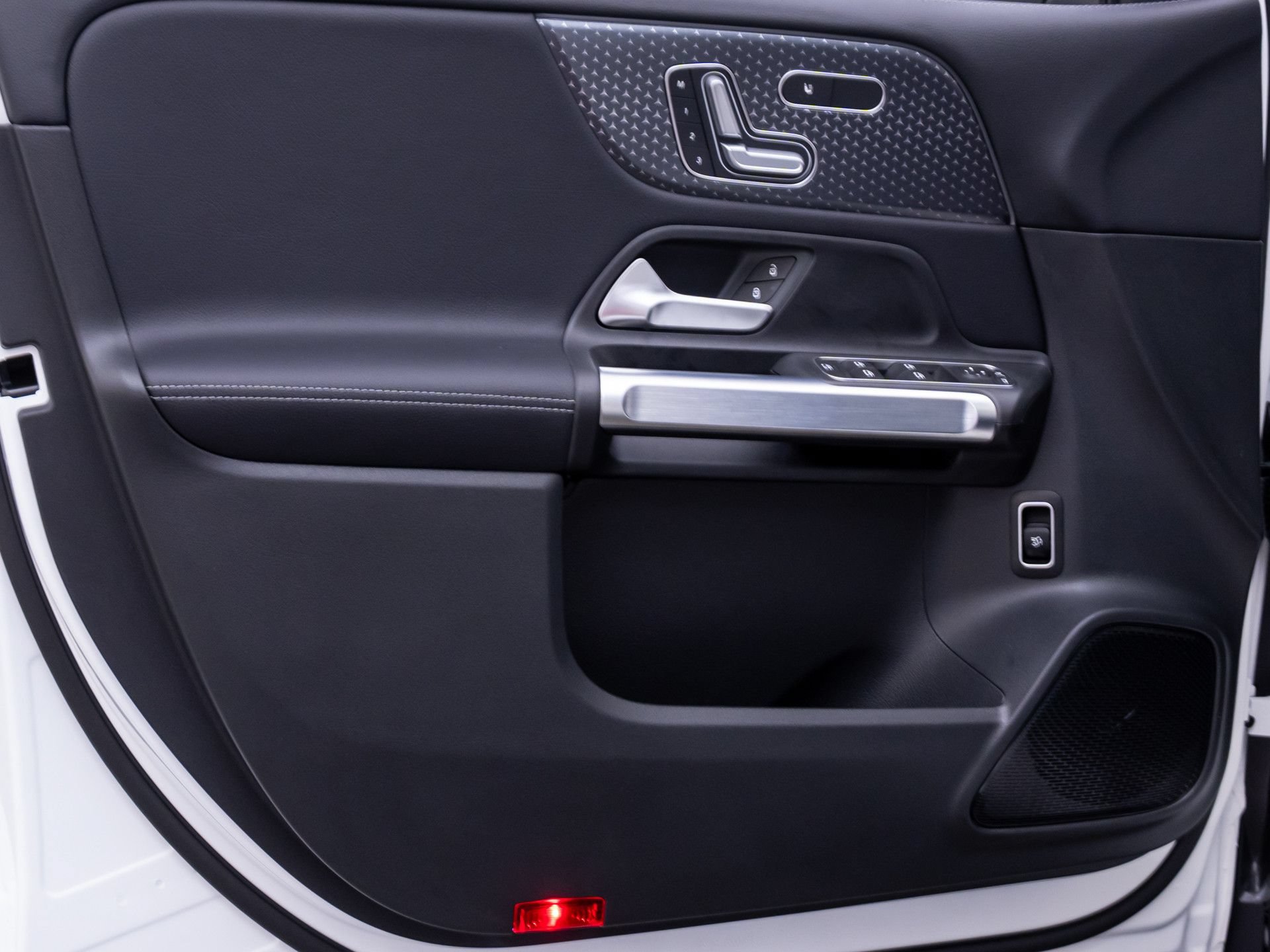 New 2026 Mercedes-Benz GLB 250 4MATIC image 14