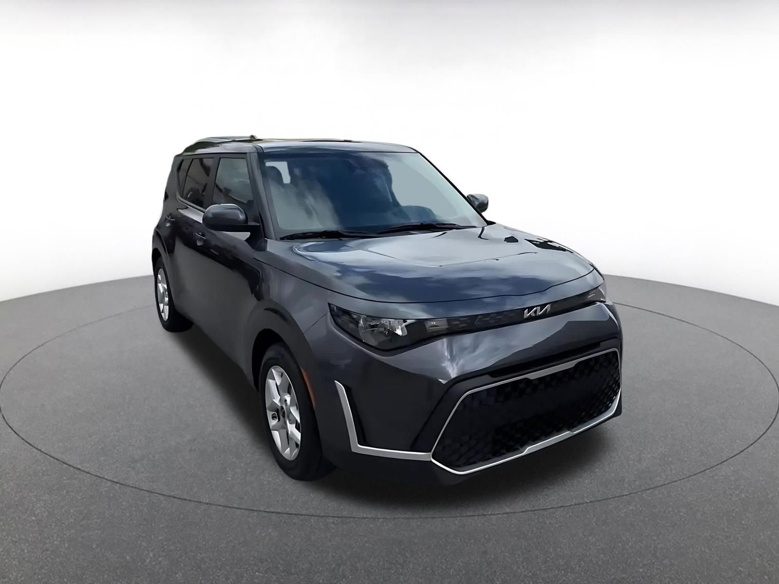 Used 2025 Kia Soul LX w/ LX Technology Package image 3