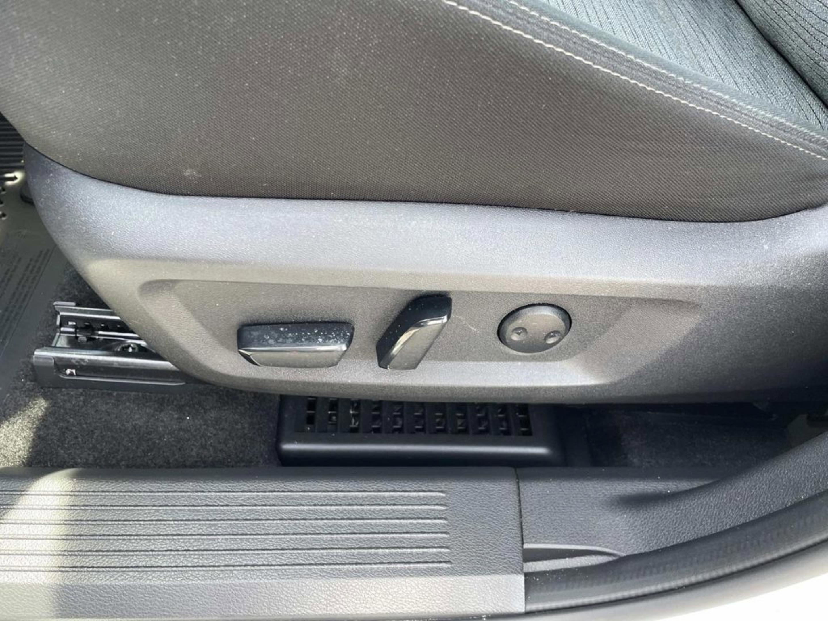 Used 2023 Nissan Rogue SV FWD image 15