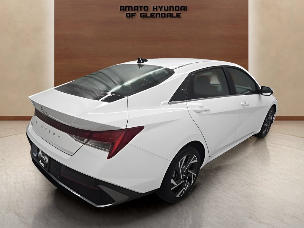 Used 2025 Hyundai Elantra SEL FWD image 8