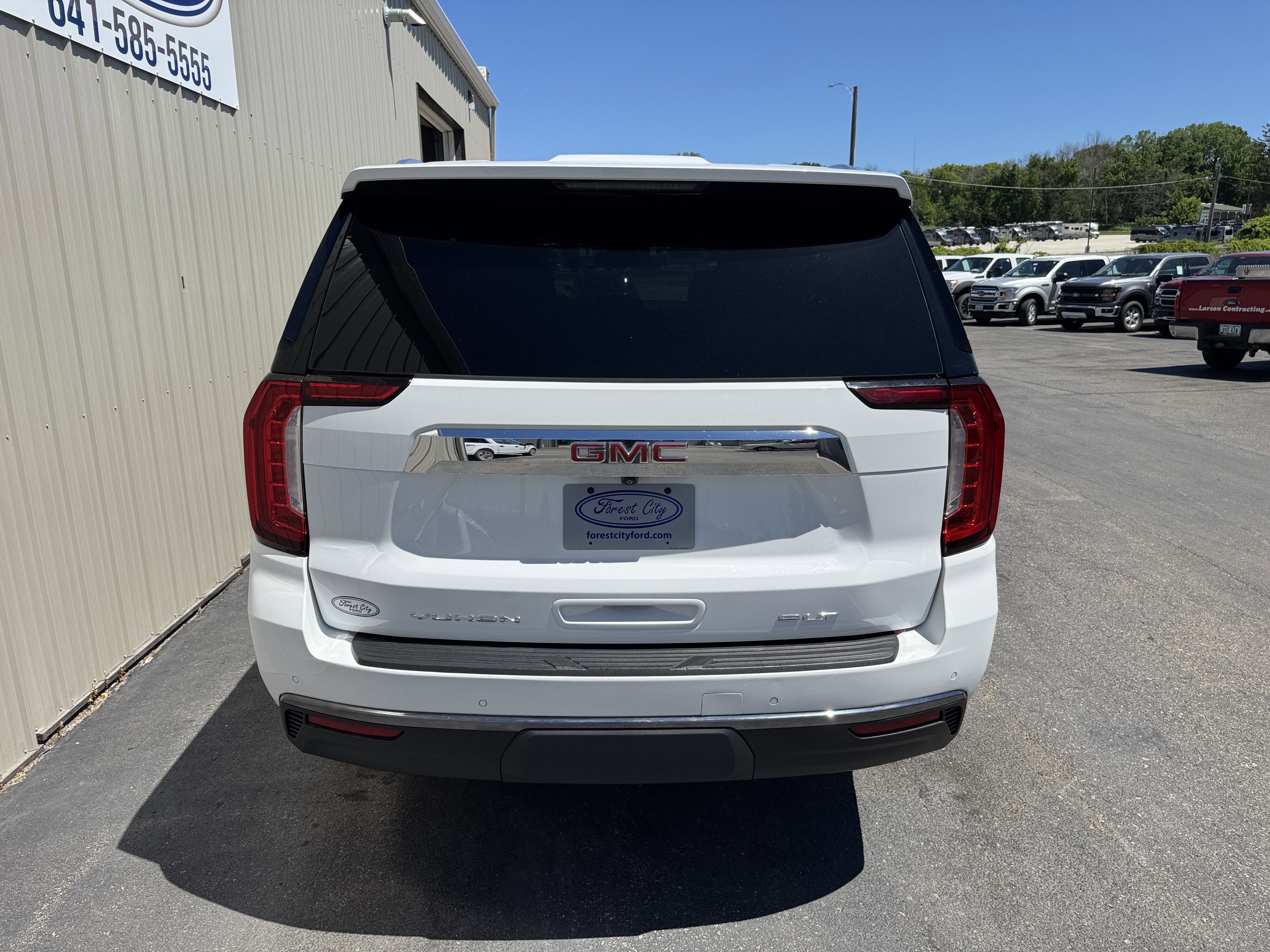 Used 2023 GMC Yukon SLT AWD/4WD image 4