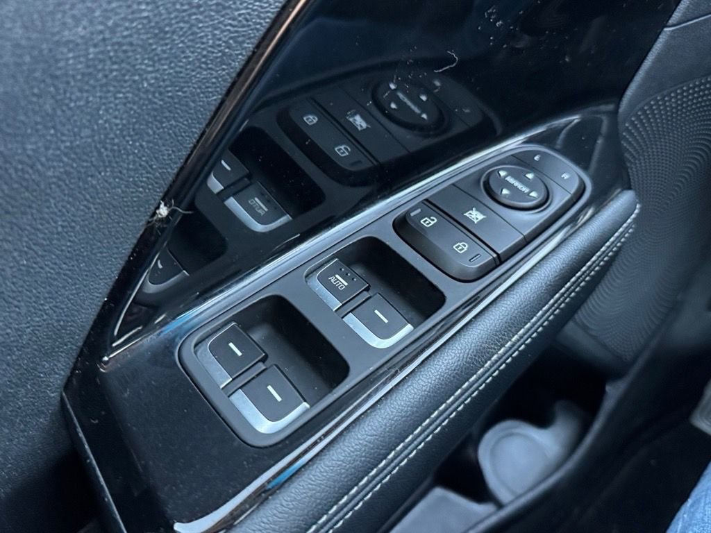 Used 2021 Kia Niro LXS image 16