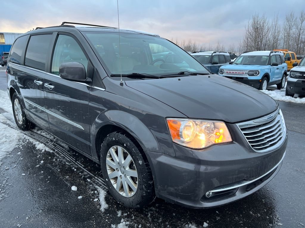 Used 2016 Chrysler Town & Country Touring w/ Driver Convenience Group image 7