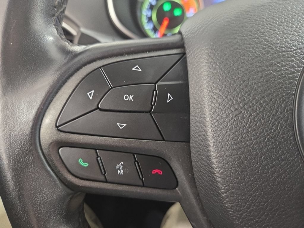 Used 2020 Jeep Cherokee Trailhawk AWD/4WD image 18